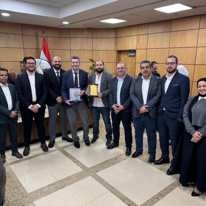  د. فاروق حسن